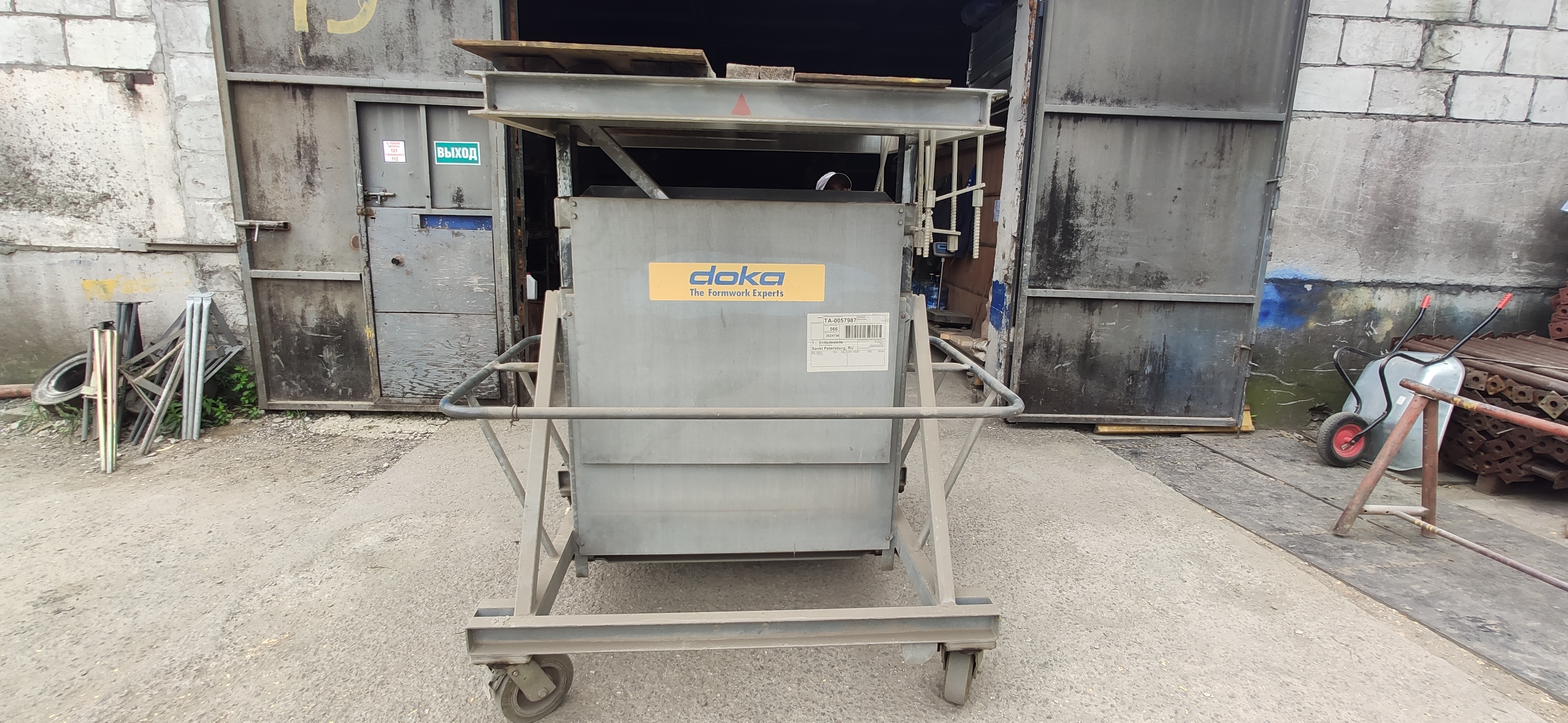 Передвижная тележка с электроприводом Doka